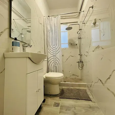 Metro Blue Line Megaro Mousikis αpartment Apartamento