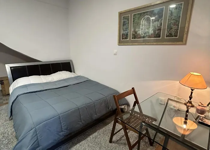 Metro Blue Line Megaro Mousikis αpartment Apartamento